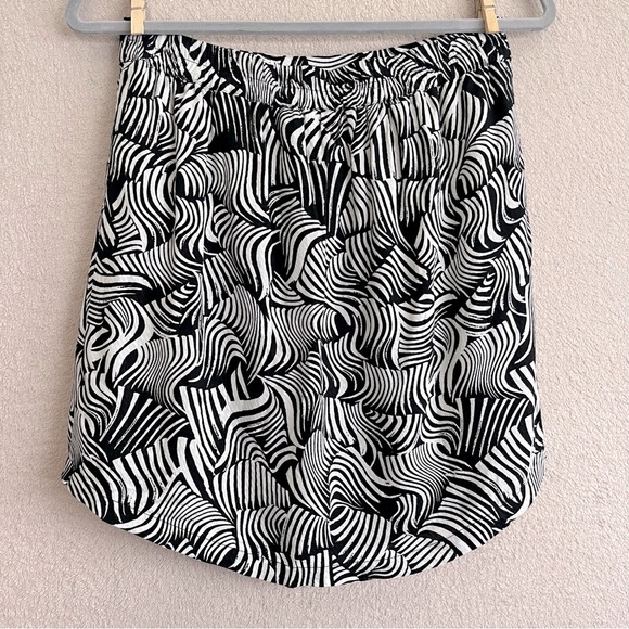 Vero Moda Zebra Patterned Skirt-Elastic Waist-Black/White-Women’s S/Small-Casual - Picture 5 of 10